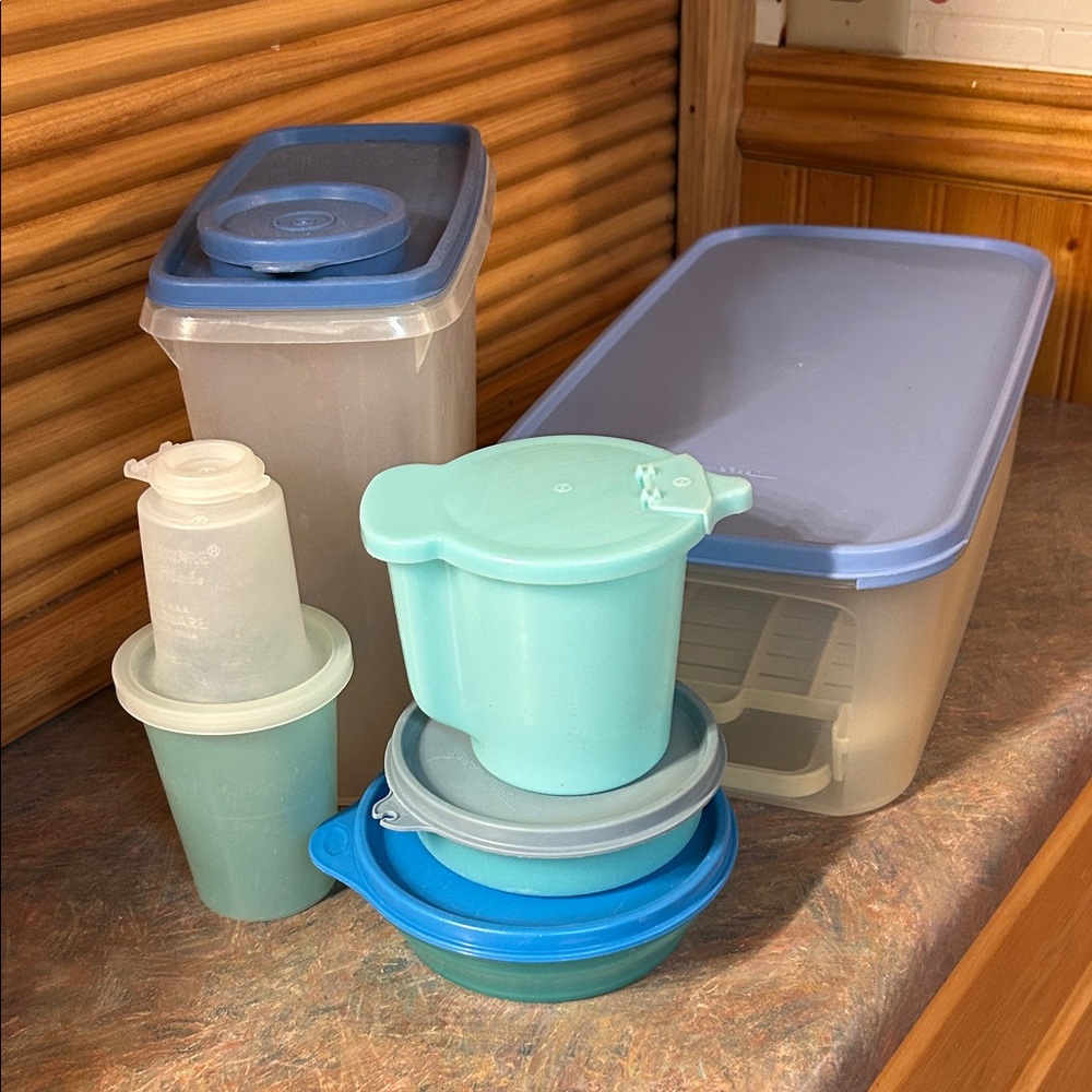 EUC Tupperware serving and food storage